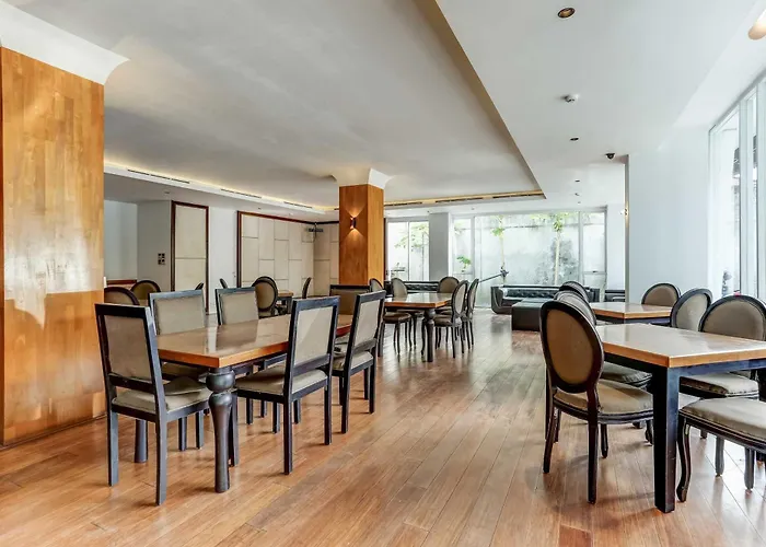 Dancenter Premium Legian Hotel